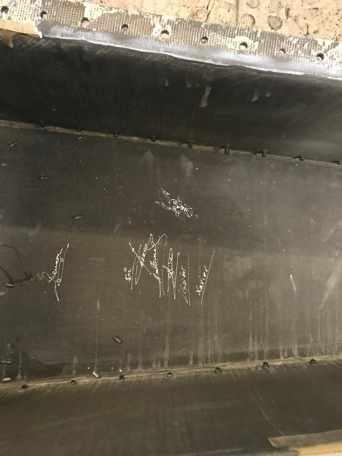 Un lapin dans les bras de liaison de L'Hydroptère | a rabbit in a lateral beam of L'Hydroptère